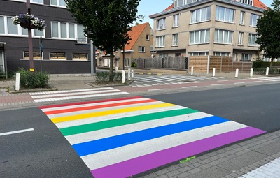 Eerste regenboogzebrapad in Nieuwpoort is een feit
