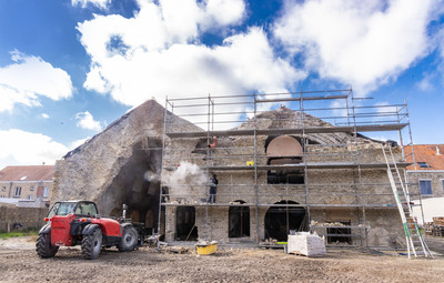 Restauratie Bommevrij in Nieuwpoort maakt zichtbare vooruitgang: gevels bijna opnieuw in topvorm