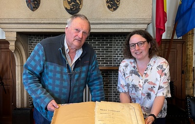 Schenking lotelingsregister aan Stadsarchief